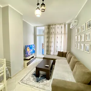 Apartment Pleasing Place With Free Parking On Site In Komuna E Parisit, Tirana